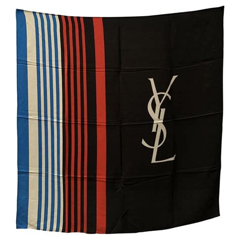 écharpe yves saint laurent homme|Chèches.Echarpe YVES SAINT LAURENT pour Homme.